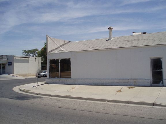 3rd image of 1112 Airport Dr