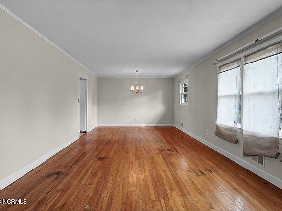 3rd image of 1609 Robert E Lee Drive