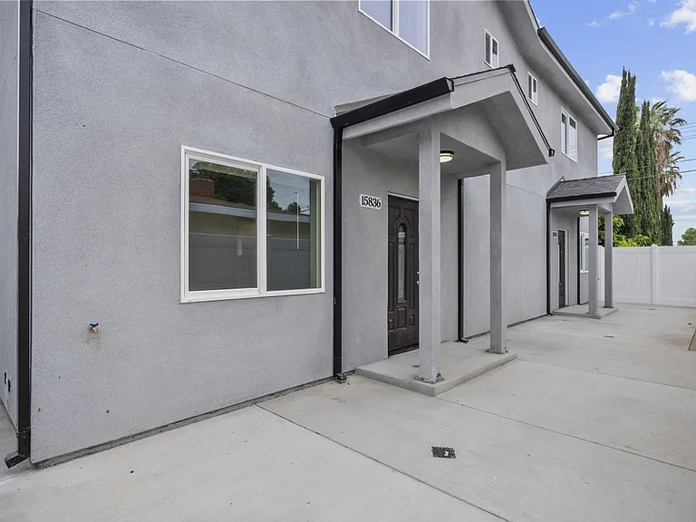 15836 Eccles St — Photo 9