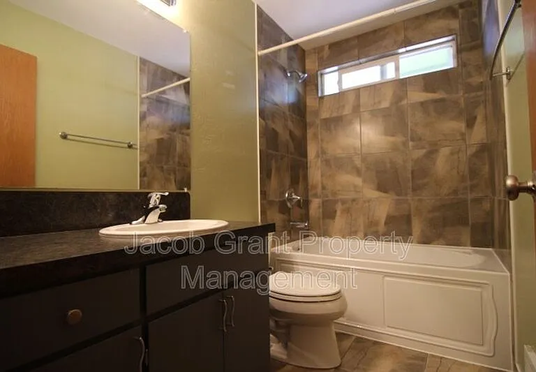 360 N Fanning Ave — Photo 7