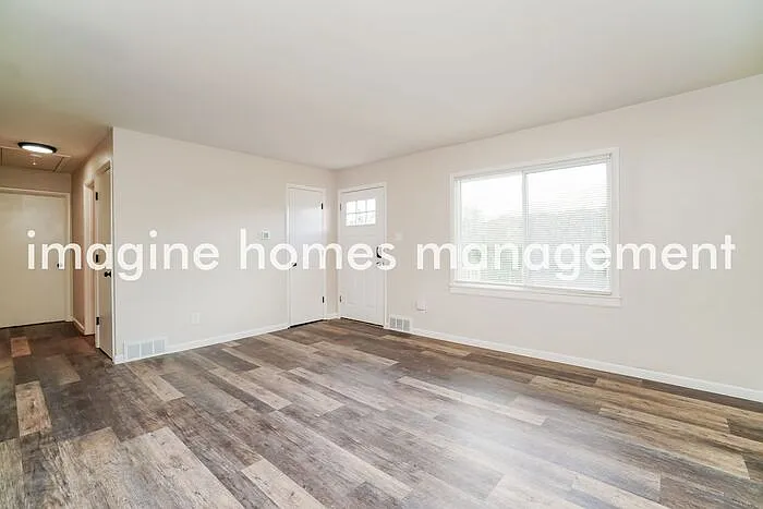 3 bed, 1.0 bath, 900 sqft, $1,575 — Photo 4