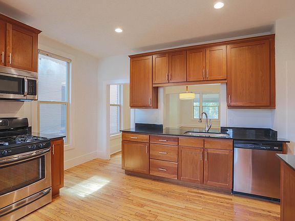 2nd image of 1638 N Franklin St #1