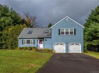 15 Independence Ln, North Haven, CT 06473