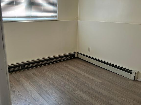 3rd image of 1-69-43 Hillmeyer Ave #1