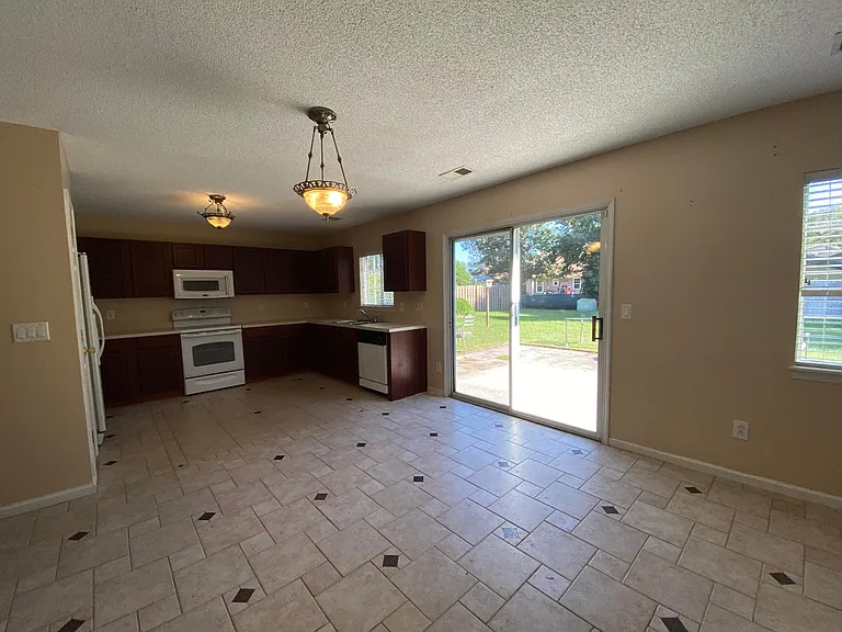 8082 Long Shadow Ln — Photo 3