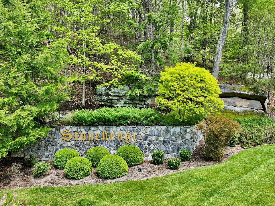 1st image of Stonehenge Pkwy