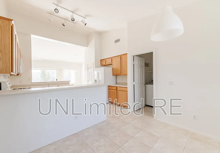1865 W Wagon Wheel Rd — Photo 11