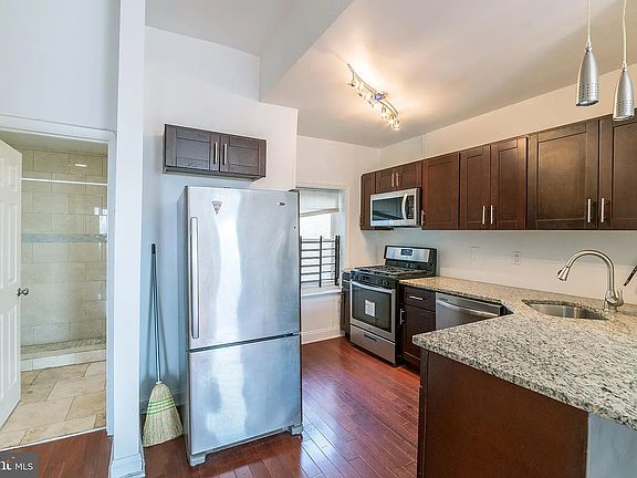5th image of 1633 W Girard Ave #2F