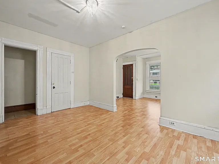 135 Sherwood Ave — Photo 15