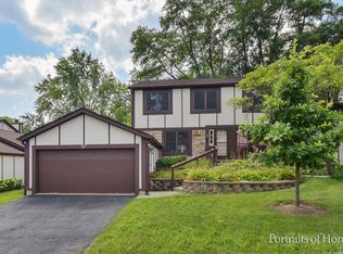 57 White Oak Cir, Saint Charles, IL
