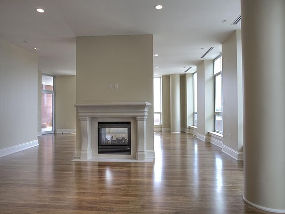 4th image of 100 N Detroit St Unit 508