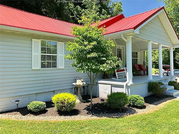 3rd image of 2529 Sissonville Dr