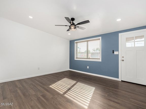 3rd image of 118 W Calle Margarita