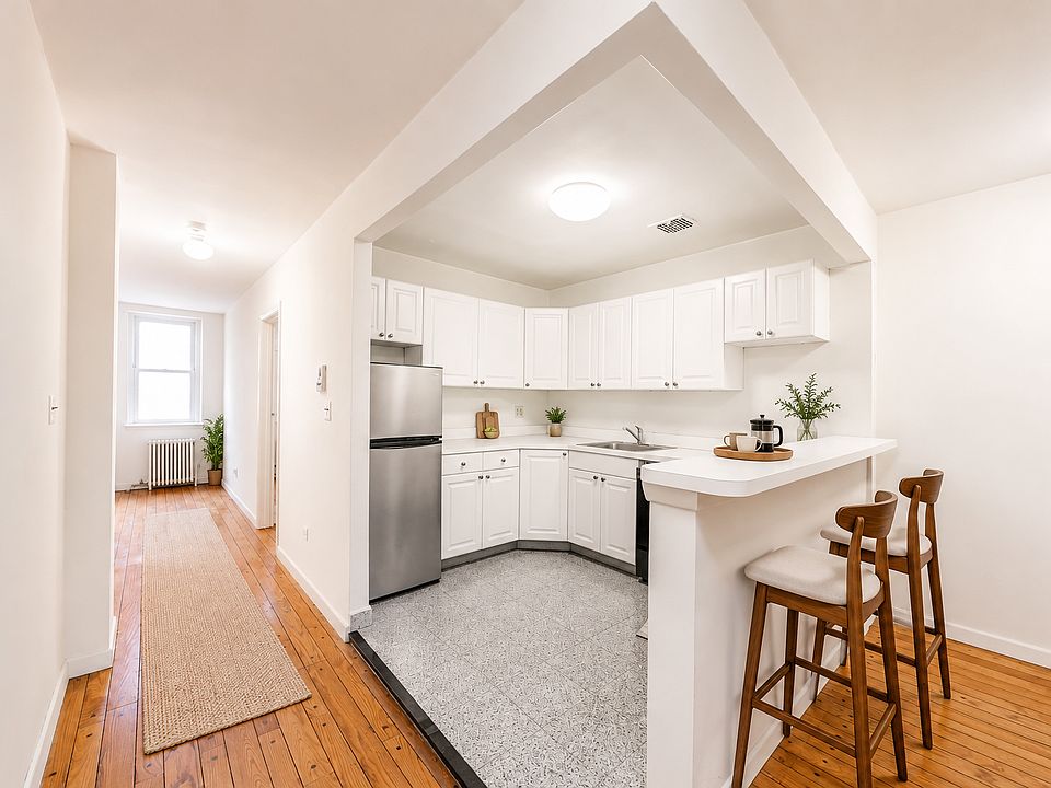 2nd image of 400 W 25th St APT 4G