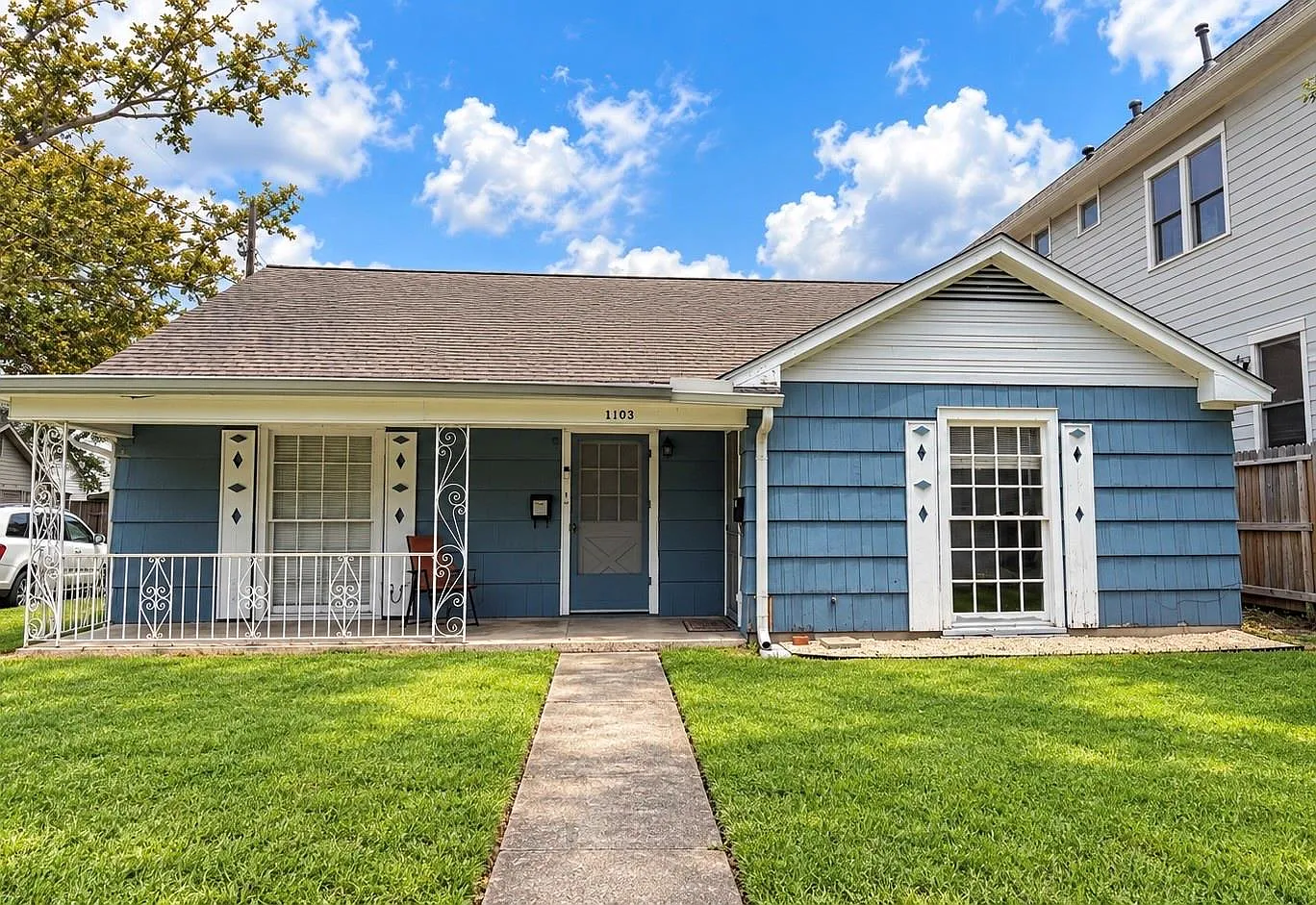 1 bed, 1.0 bath, 623 sqft, $1,300 — Photo 1