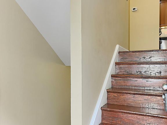 4th image of 4801 Peacock Ave