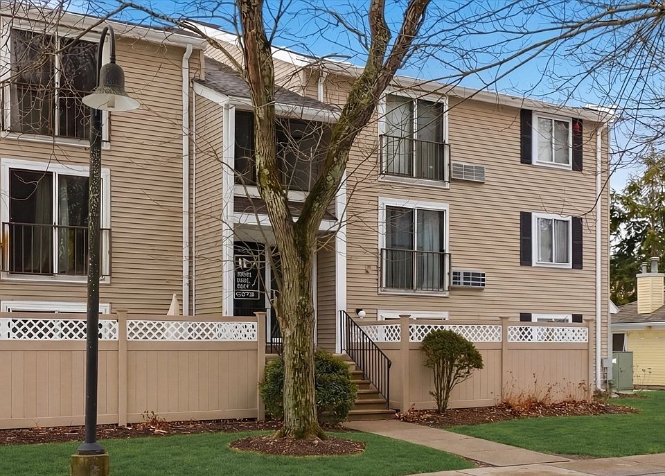 1st image of 11 Village Rock Ln APT 21
