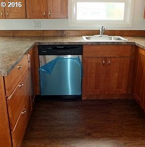 4th image of 1023 Flanagan Ave