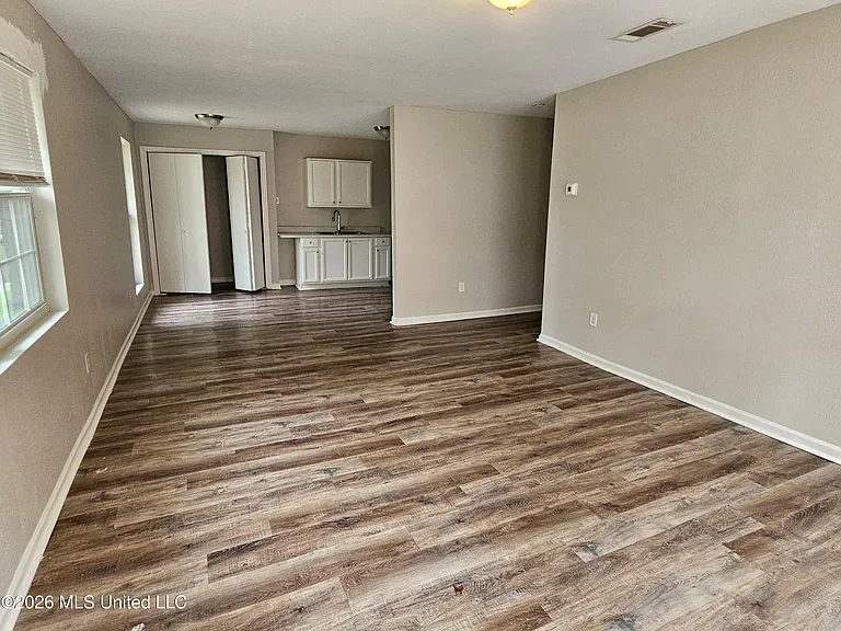 227 Lawrence Rd — Photo 3