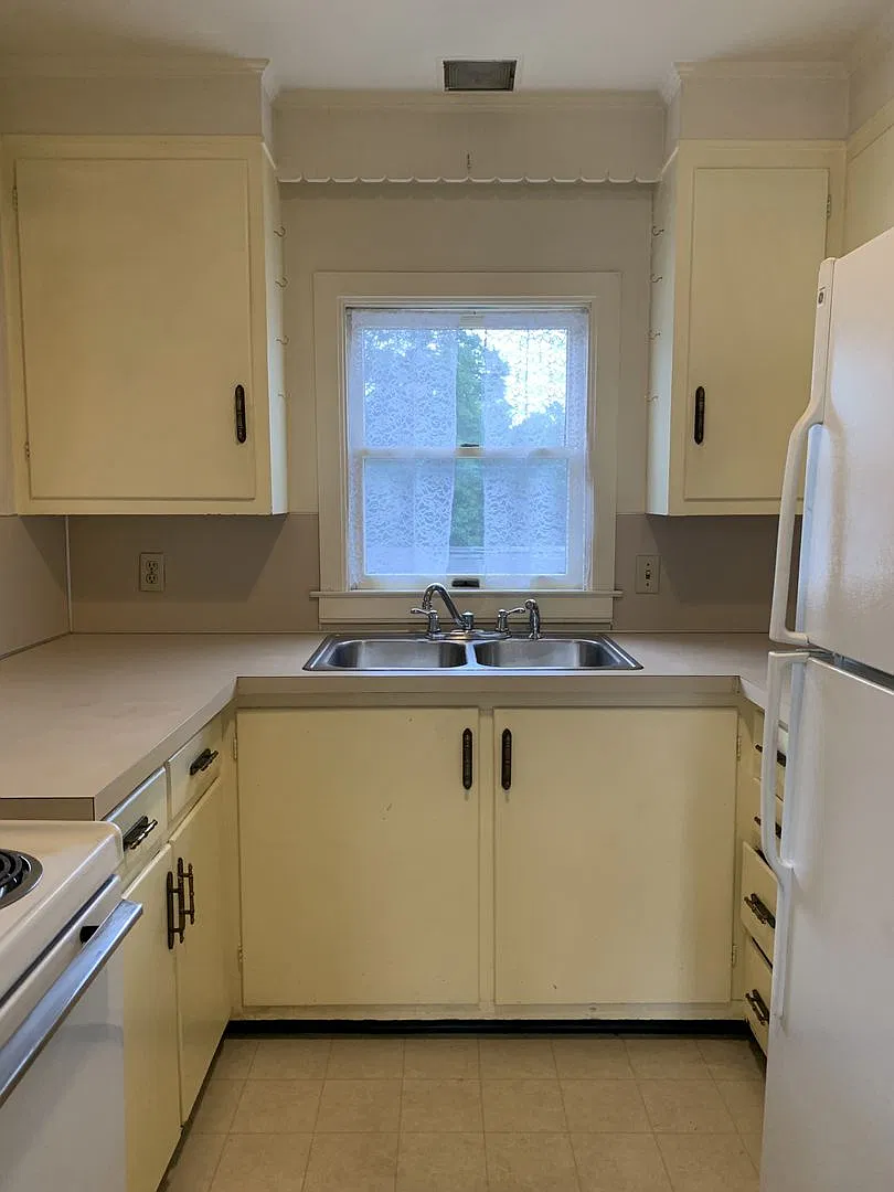 416-420 W King St — Photo 2