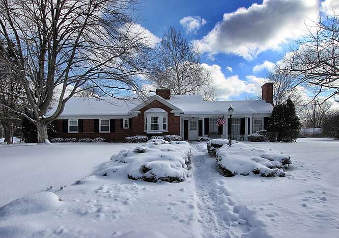 1st image of 2590 Fletcher Dr NE