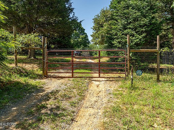 3rd image of 142 Herbert Dr