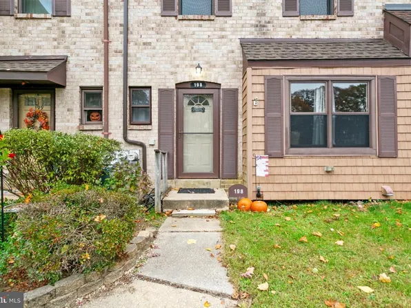 198 Bishop Dr, Aston, PA 19014