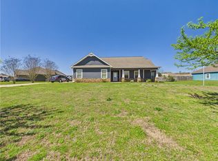 29 Winter Hawk Dr, Fort Mitchell, AL 36856