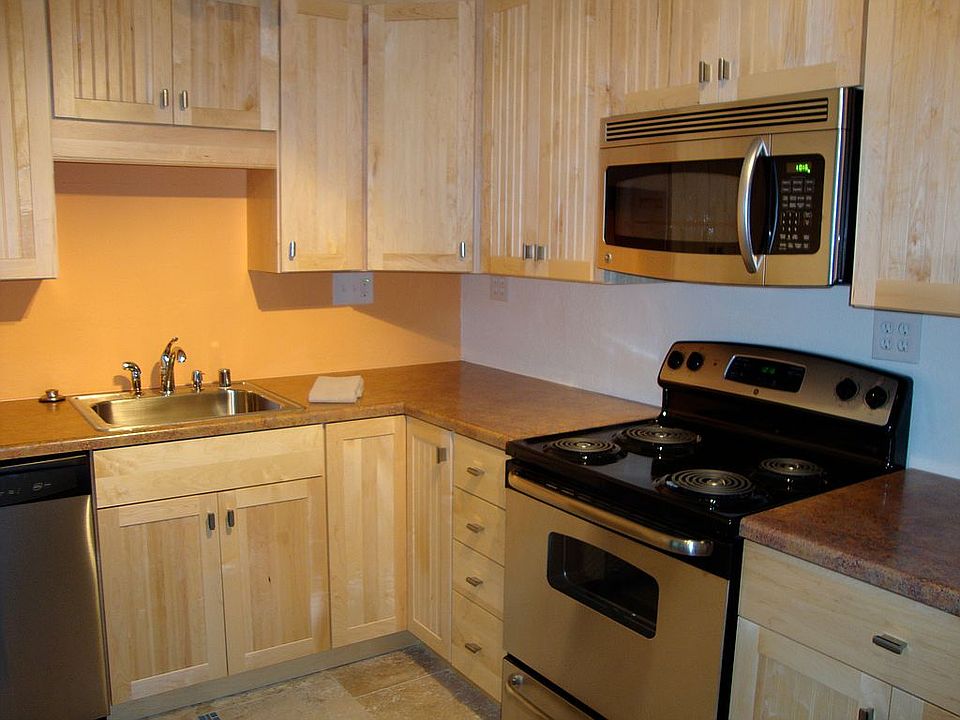 Lower Unit Kitchenette