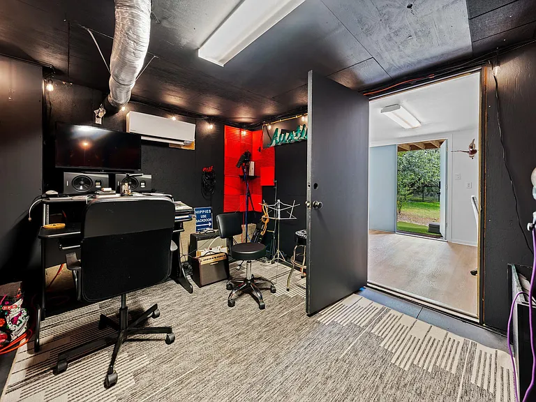 202 Top O The Lake Dr — Photo 37