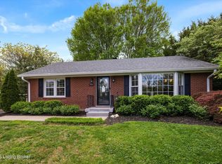 701 Victoria Pl, Windy Hills, KY 40207