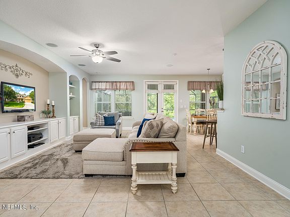 5th image of 548 SADDLESTONE Drive