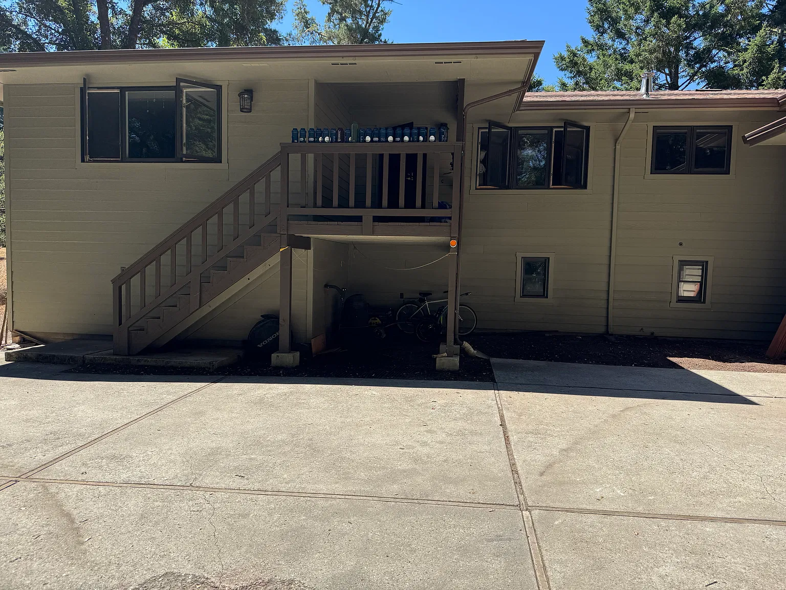 4 bed, 2375 sqft, $4,900 — Photo 2