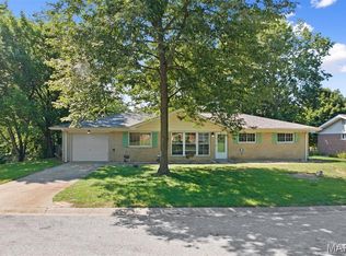 141 Sunnyslope Dr, Belleville, IL 62221