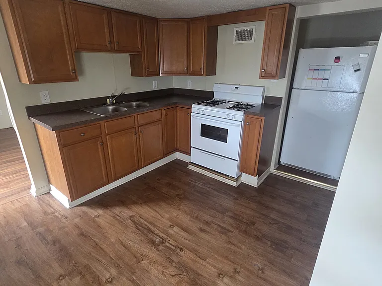 2 S Main St #E — Photo 1