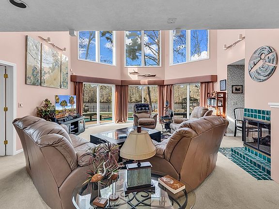 3rd image of 31 Smith Blvd.