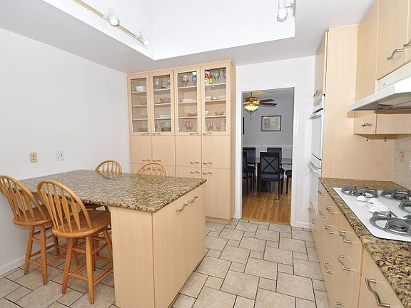 2nd image of 11 Tiffany Dr