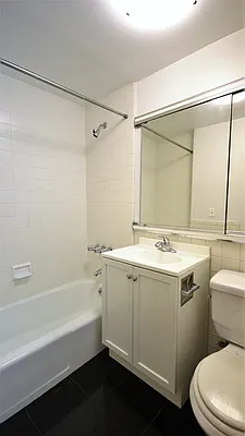 Bathroom, photo 1