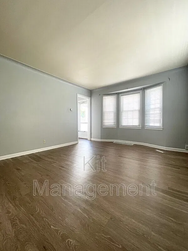 Move In Ready New Carpet — Photo 2