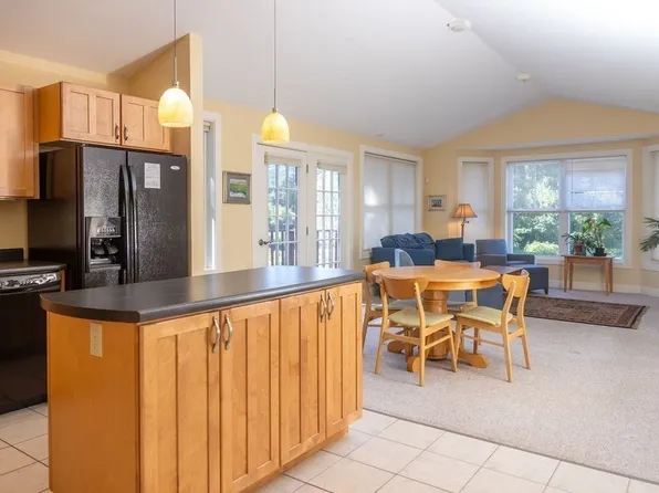 26 Myers Farm Ln #26, Greenfield, MA 01301