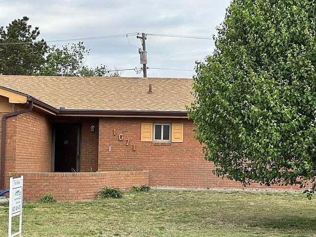 1st image of 1071 N Holly Dr