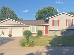 318 E Old Orchard Dr, Mount Pleasant, IA 52641