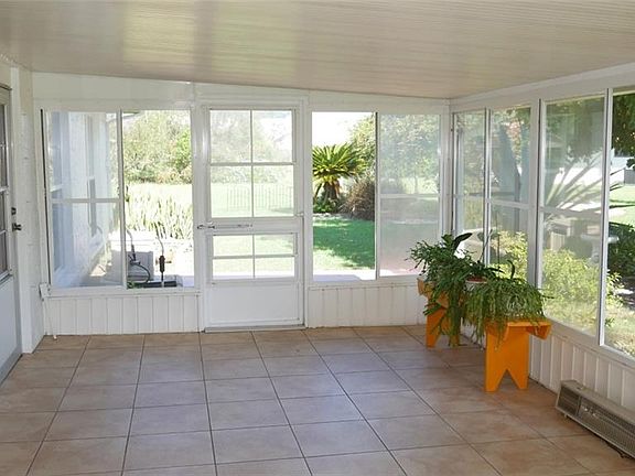 5th image of 304 Stoneham Dr