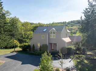 7 Canterbury Ct, Galena, IL 61036