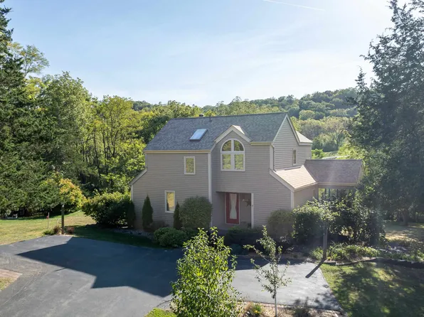 7 Canterbury Ct, Galena, IL 61036