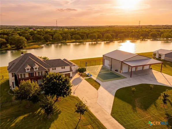 311 Ski Plex Dr, Seguin, TX 78155