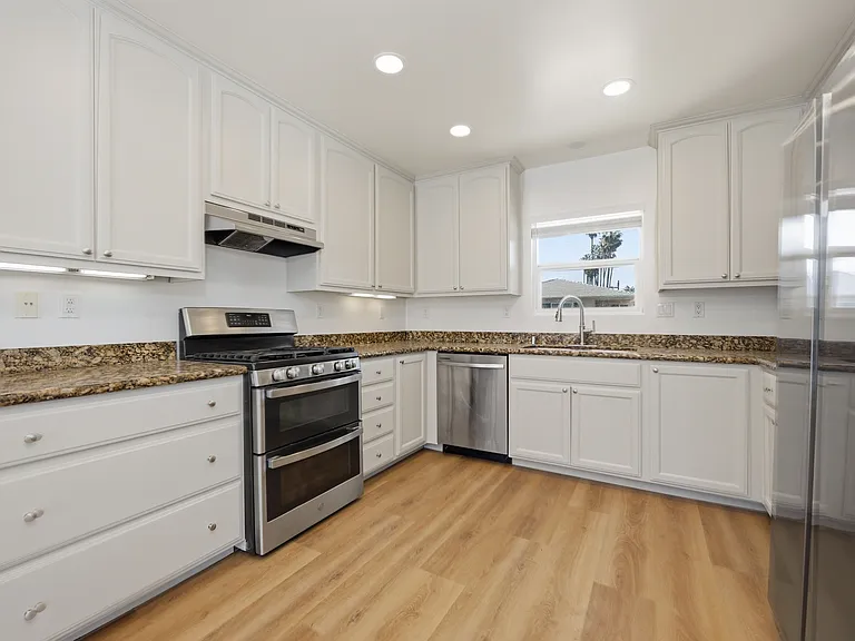 6230 Rose St — Photo 4