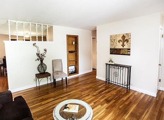 3rd image of 12189 Parkwood Pl
