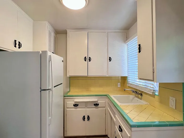 1632 Diamond St — Photo 7
