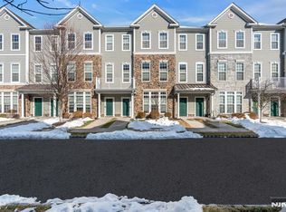 17 Jasmine Ln #1109, Garfield, NJ 07026